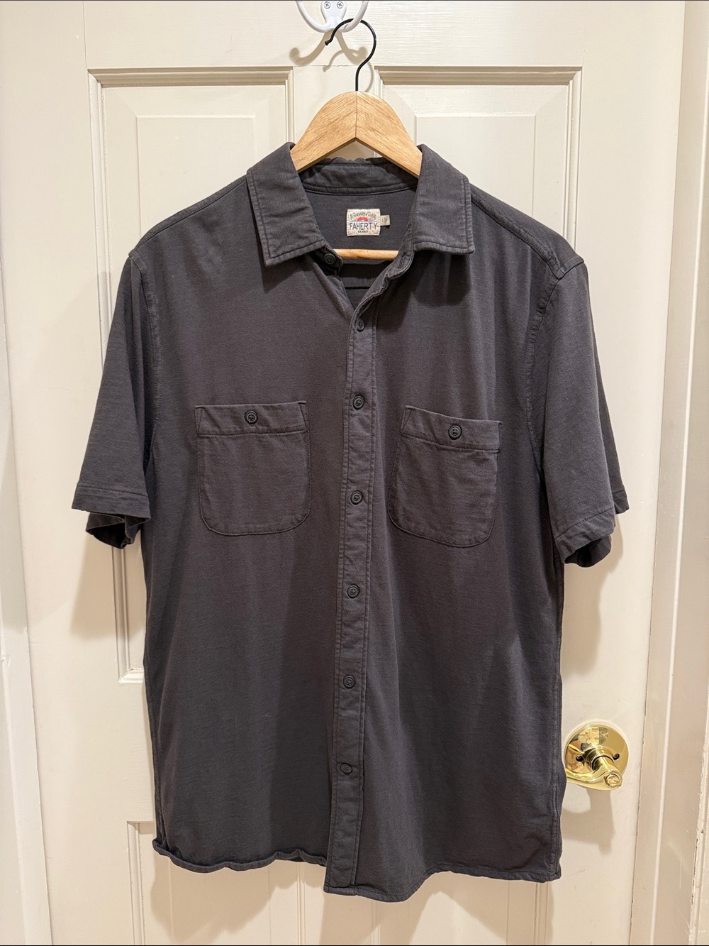 Faherty Short Sleeve Men’s Button-Down Shirt in Charcoal Sz L
